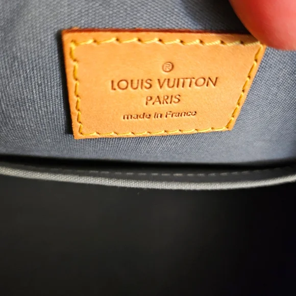 (SOLD)Authentic Louis Vuitton Vernis BB alma - Picture 9 of 12